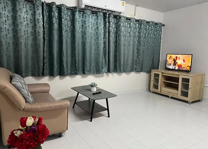 Impact Arena 1br With Separate Living And Kitchen